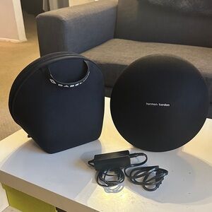 Black Onyx Wireless Speaker with Carry Case